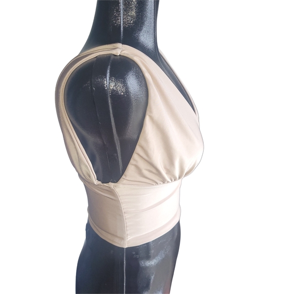 Misty Rose Cream Sleeveless V Neck Crop Top M - Picture 3 of 6